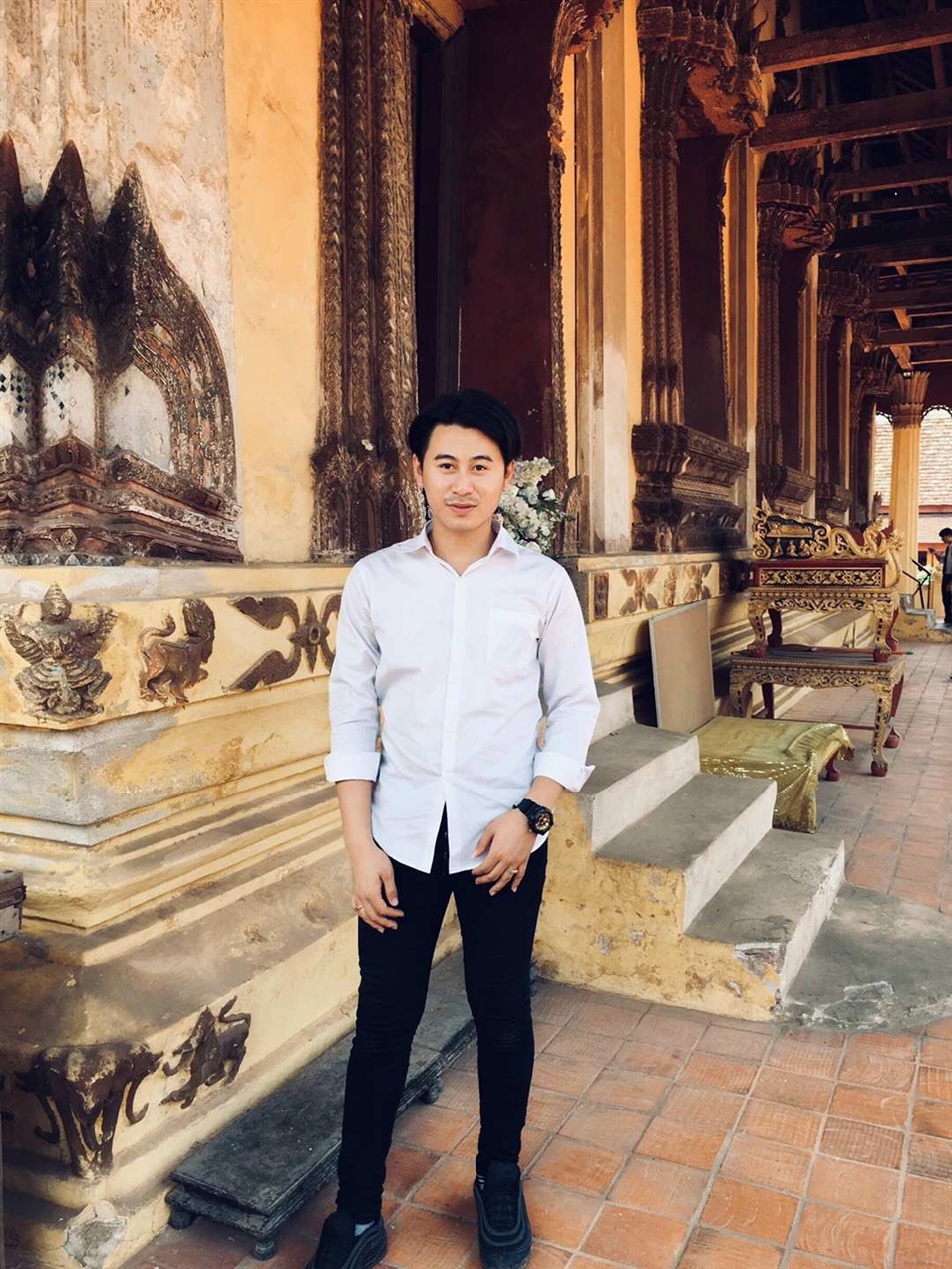 基諾，老撾首都萬象人，老撾國立大學(xué)文學(xué)院德語系大二學(xué)生， 